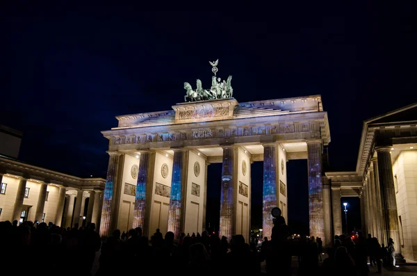 Puerta de Brandenburgo en la noche con video mapping — Foto de Stock