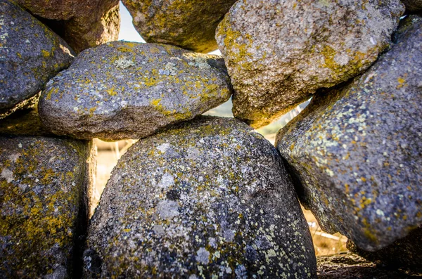 Looking beyond the rubble (rock, stone) fence — Stock Photo, Image