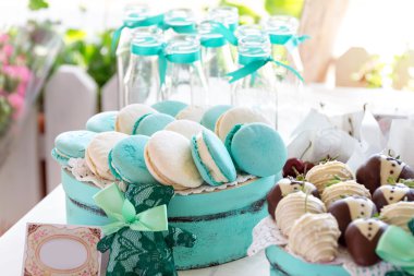 Turkuaz macarons. Düğün pastaları ve çöller