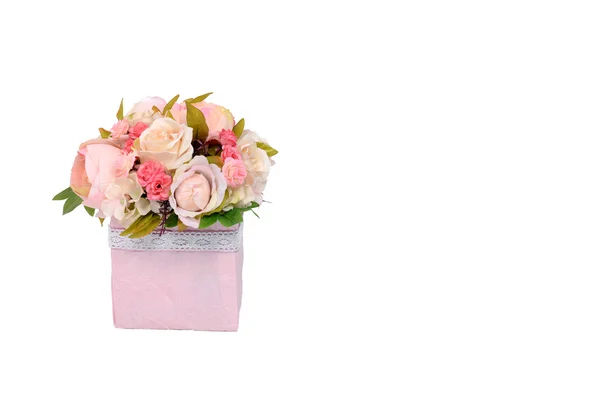 Buket çiçek beyaz arka plan üzerinde izole kutusunda — Stok fotoğraf