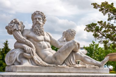 Onun elinde bereket ile Yunan Olimpiyat Tanrı'nın Mermer heykel.