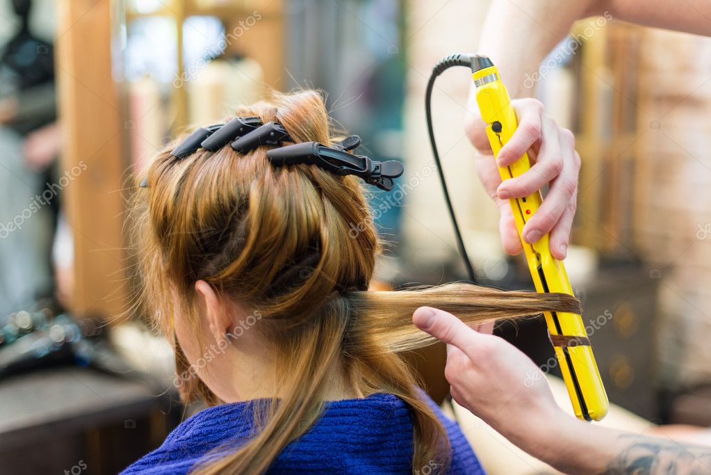 hairdresser curling iron