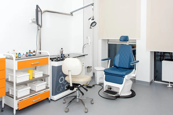 현대의 의사들 사용하는 의자와 액세서리 사무실 의자와 사무실의 — 스톡 사진
