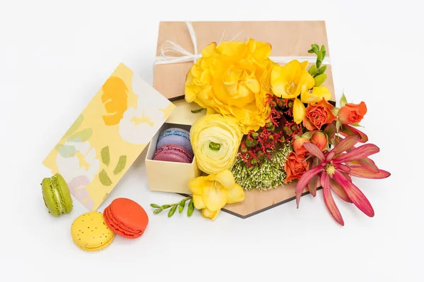 Giftbox Flowers Sweets Macaroons Spring Bouquet Wooden Box — 스톡 사진