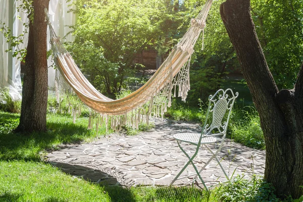 Jardín Verano Con Hamaca Colgante Para Relajarse Tiempo Perezoso Siesta — Foto de Stock