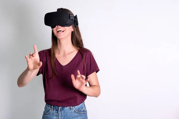 Young Woman Wearing Virtual Reality Goggles Headset Box Connection Technology — Stock Photo, Image