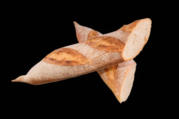 Roti buatan sendiri yang baru dipanggang diisolasi dengan hitam. Roti French baguette. Makan sehat dan toko roti tradisional, membuat konsep roti — Stok Foto