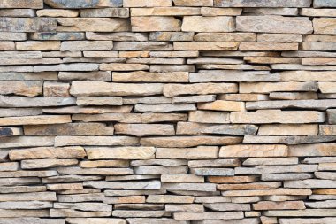 Doğal taşlardan yapılmış taş duvar. Tuğla duvar dokusu arka planı. Taş kaplama kaplama duvarlar, istiflenmiş kayalardan yapılmış..