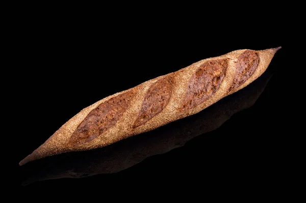 Roti Buatan Sendiri Yang Baru Dipanggang Diisolasi Dengan Hitam Roti — Stok Foto