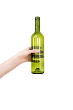 Beyaz üzerine izole edilmiş boş cam şişeyi tutan kadın. Geri dönüşümlü atık. Geri dönüşüm, yeniden kullanım, çöp öğütücü, kaynaklar, çevre ve ekoloji kavramı.