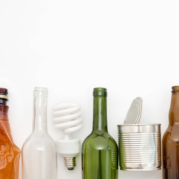 Återvinningsbart Avfall Resurser Rent Glas Papper Plast Och Metall Vit — Stockfoto