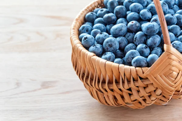 Blueberry Basket Wooden Table Background Ripe Juicy Fresh Picked Blueberries — Stock Photo, Image