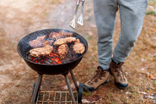 Ember Főz Csak Kezét Grillezés Hús Vagy Steak Egy Étel — Stock Fotó