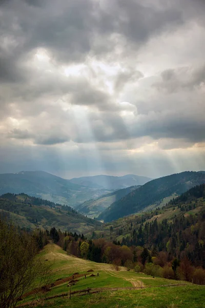 Beautiful Landscape Carpathian Mountains Light Clouds Spot Lighting — Stock Photo, Image
