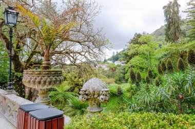 Ortaçağ şatosunun avlusunda. Lizbon, Portekiz