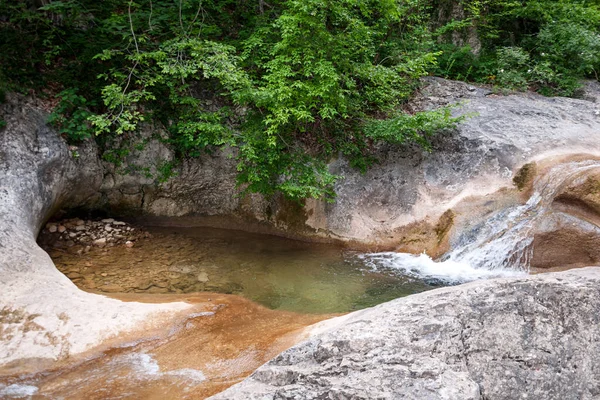 Schöne Natur Natürlicher Wasserfall Der Lagune Einem Sonnigen Sommertag — Stockfoto