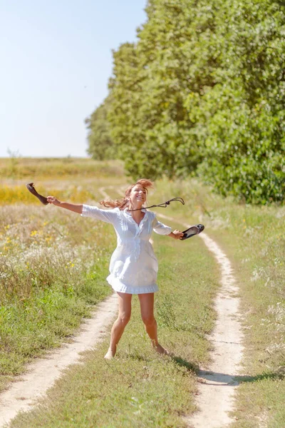 Young Beautiful Woman Running Grass Barefoot Holding Shoes Hands — Stock Photo, Image