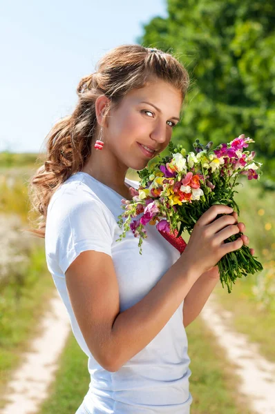 Beautiful Blonde Girl Bouquet Wild Flowers Outdoors — Stock Photo, Image
