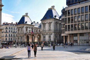 LYON, FRANCE - 19 Mayıs - Louis Pradel Meydanı. Opera, eski ve yeni belediye binası