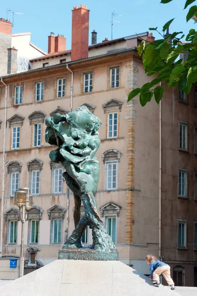 五月十九日 法国里昂路易斯 普拉德尔广场的雕塑 — 图库照片