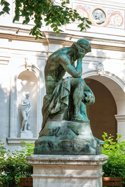 フランス リヨン美術館の彫刻 サンピエール公園の彫像 — ストック写真