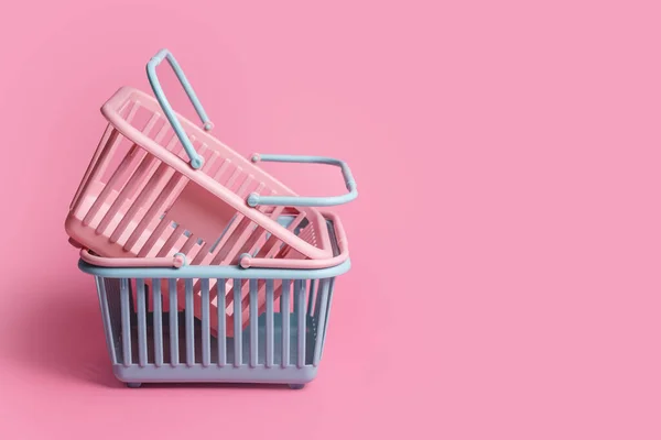 Colorful Plastic Shopping Baskets Empty Pink Blue Supermarket Baskets Pink — Stock Photo, Image