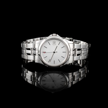 Siyah arka plan üzerine İsviçre saatleri