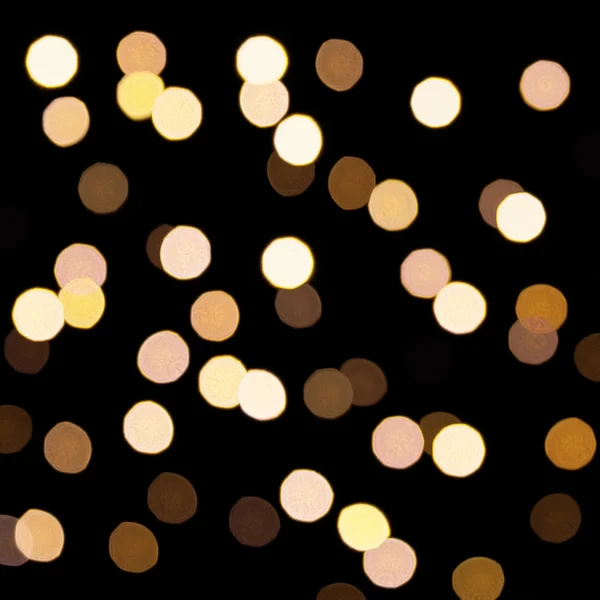 Bokeh dourado em um fundo escuro. Lignts de bokeh desfocados. Fundo de Natal abstrato. Abstrato fundo circular bokeh de Christmaslight . — Fotografia de Stock