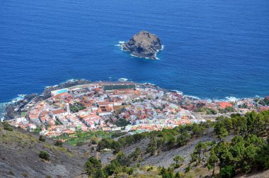 Panoramik okyanus şehir rooftops üzerinde. Tenerife Kanarya Adaları.