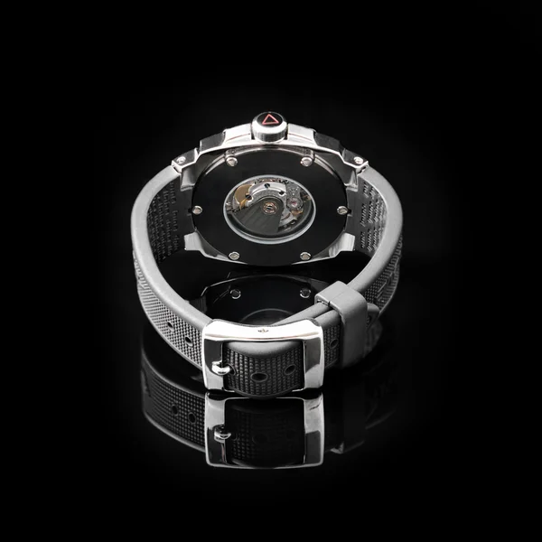 Zwitserse horloges op zwarte achtergrond. Productfotografie. — Stockfoto