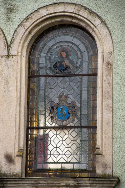 Bunte Glasfenster der Kirche — Stockfoto