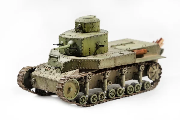 Papírový model starý bojový tank izolovaných na bílém pozadí. — Stock fotografie