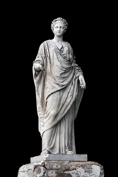 Marble statue of roman Ceres or greek Demeter isolated on black from the park of the Palace and park complex Estate of G. Galagan. Sokyryntsi village, Ukraine. — Fotografia de Stock