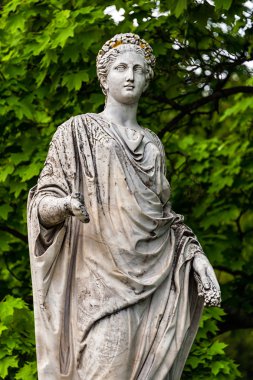 Mermer heykel Roma Ceres veya parkta sarayın Yunan Demeter ve karmaşık Emlak G. Galagan park. Sokyryntsi Köyü, Ukrayna.