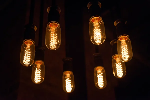 Decorative antique edison style light bulbs arranged in a circle. Selective focus. — Stock Photo, Image