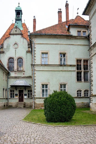 Hunting castle of Count Schonborn in Carpaty. In the past - Beregvar Village, Zakarpattja Region, Ukraine. Built in 1890. — Stock Photo, Image