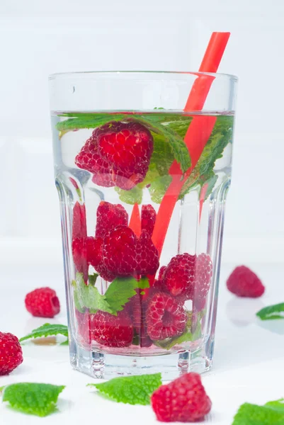 WATER with raspberries and mint — Stock Photo, Image