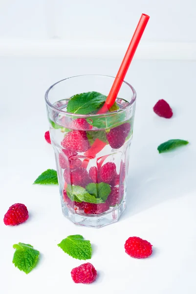 WATER with raspberries and mint — Stock Photo, Image