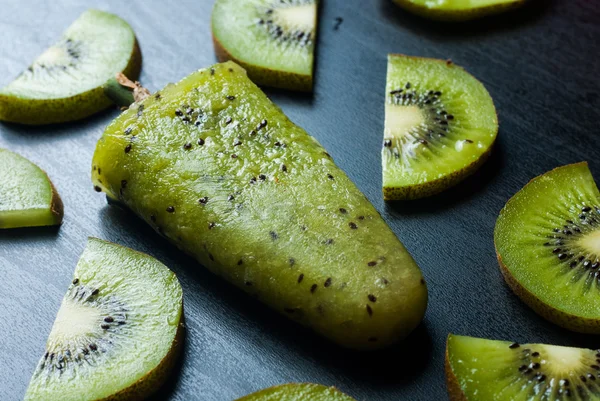 Glace lolly avec kiwi Photos De Stock Libres De Droits