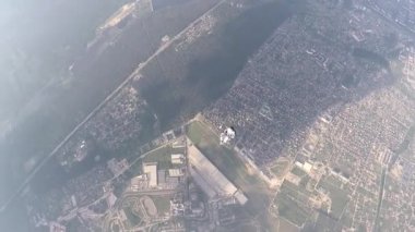 Skydiver hızlandırılmış serbest düşme ders