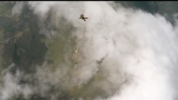 Skydiver hızlandırılmış serbest düşme ders — Stok video