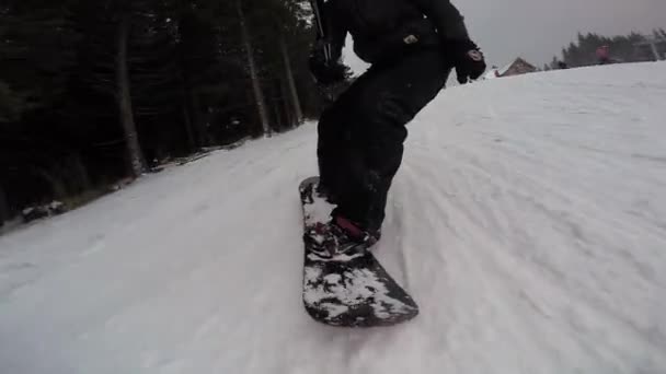 Сноуборд Олли регулярно с селфи-палочкой — стоковое видео