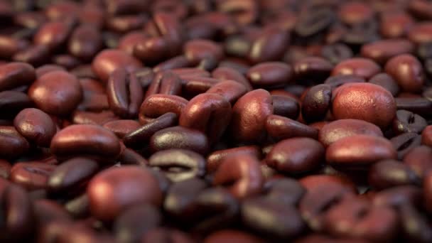 Caméra se déplaçant sur grains de café torréfiés — Video