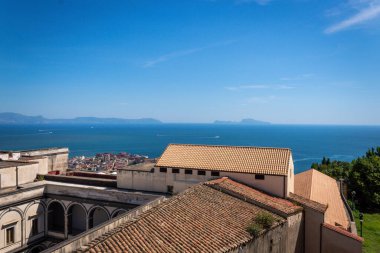 Napoli, avlu Certosa di San Martino ve Castel SantElmo 'dan Vesuvius..