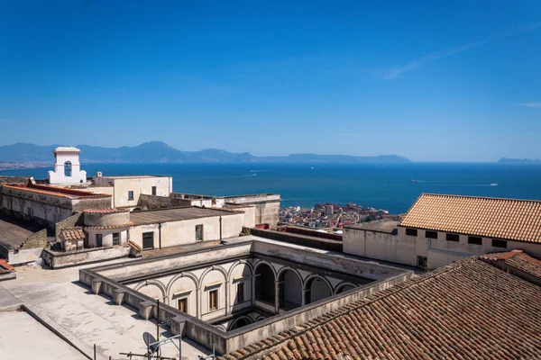 Napoli, avlu Certosa di San Martino ve Castel SantElmo 'dan Vesuvius..