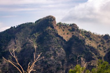 VESUVIUS, ITALY - 12 Temmuz 2019: Vezüv 'den Pompeii' nin 12 Temmuz 2019 tarihli görüntüsü. Vezüv, Avrupa anakarasında son yüz yılda patlayan tek volkandır..