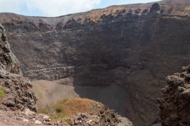 Bir yaz günü İtalya 'da Napoli' nin yanında Vezüv volkanı krateri