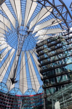 Berlin, Almanya, 17 Temmuz 2019, Berlin çevresindeki yeni konutlar ve apartmanlar için inşaat alanları