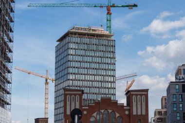 Berlin, Almanya, 17 Temmuz 2019, Berlin çevresindeki yeni konutlar ve apartmanlar için inşaat alanları