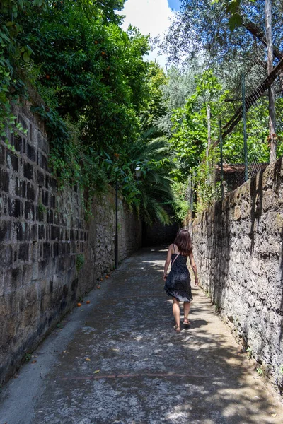 Sorento, İtalya 'daki uçurum binaları. Sorento 'daki kayalıklardaki binalar